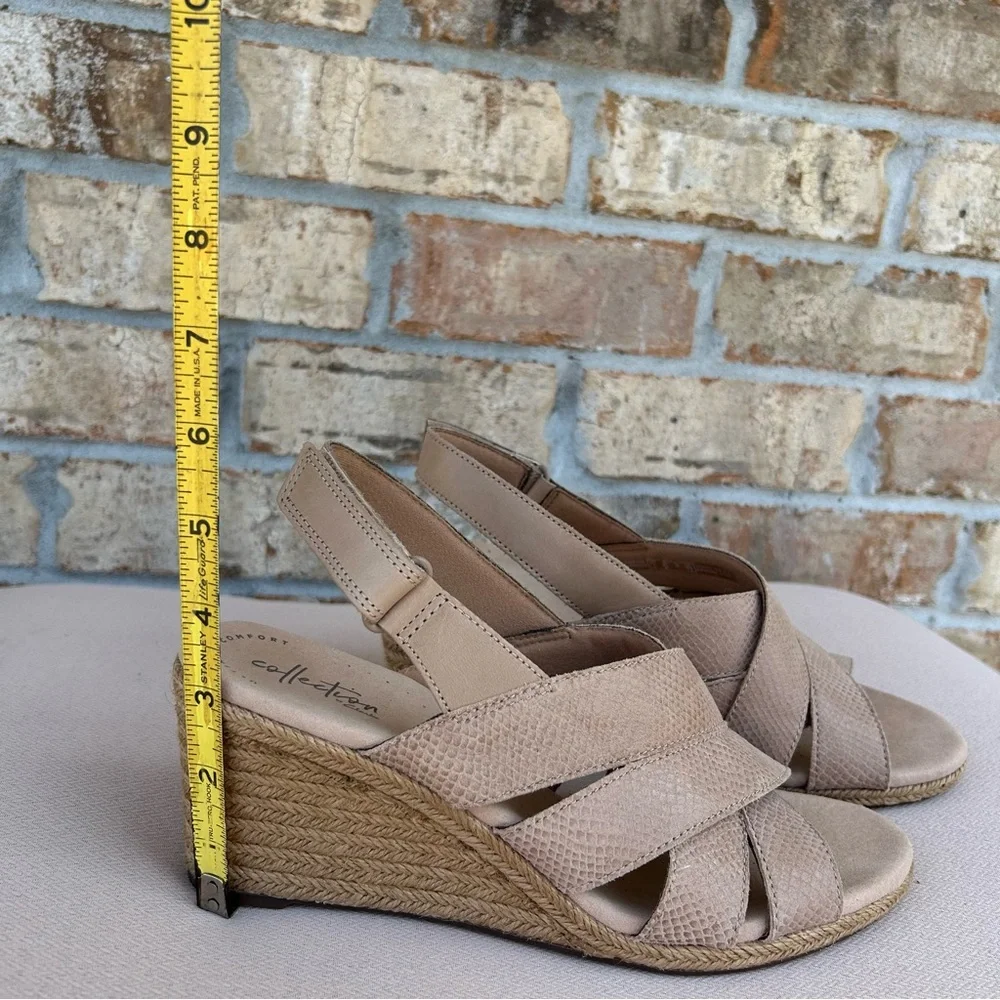 Clarks Lafley‎ Krissy 26134502 Womens Sand Leather Strap Wedges Heels Shoes 9.5M